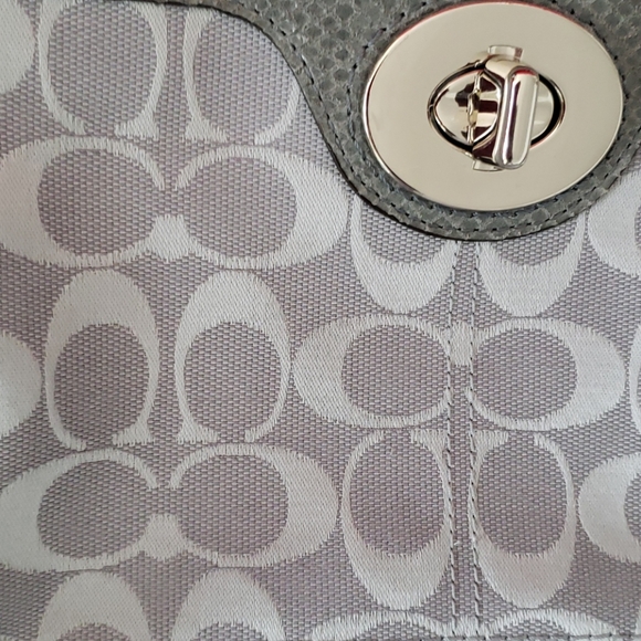 Coach Signature Sachel - Picture 8 of 8